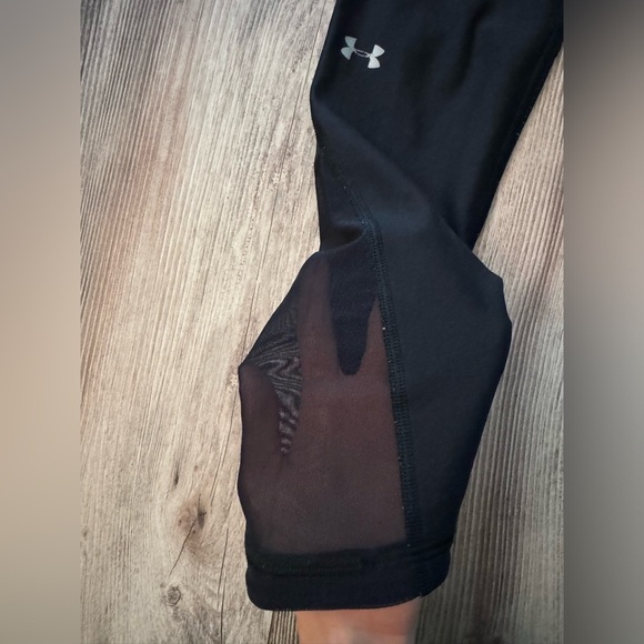 Women’s Under Armour Compression Leggings With Mesh Size Small - Picture 2 of 7
